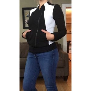 Incredible Black/White Kensie Jacket Size Small
